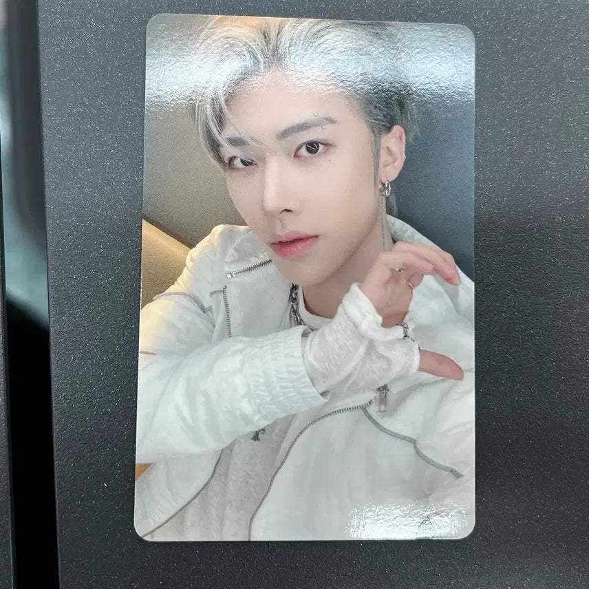 [BUNJANG] AND2BLE Ricky Shibuya Tower Records POB Photocard / 앤더블 시부야 타워레코드 리키 특전 포카 양도합니다!