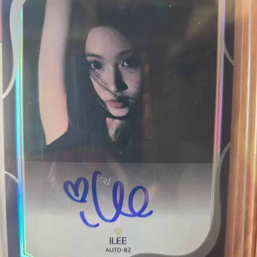 [BUNJANG] ILEE VVS Autographed Photocard / VVS 아일리 ILEE 친필싸인 인증오토