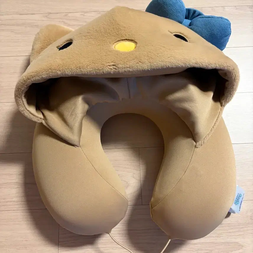 [BUNJANG] TBH x Hello Kitty Neck Pillow / TBH 헬로키티 목쿠션