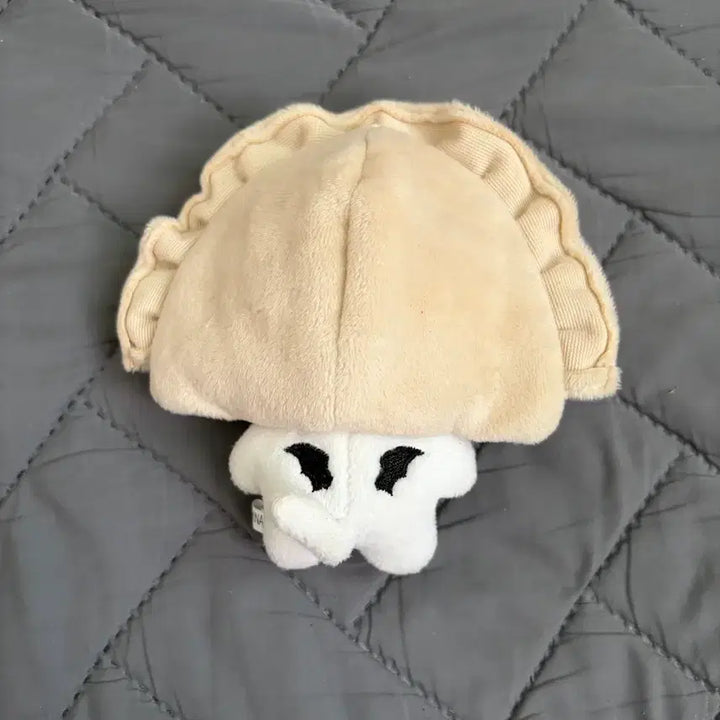 [BUNJANG] NewJeans Hanni "PamPam-gun" Doll With Mandu Hat Bundle Set / 뉴진스 하니 팜팜군 인형 만두모자 일괄