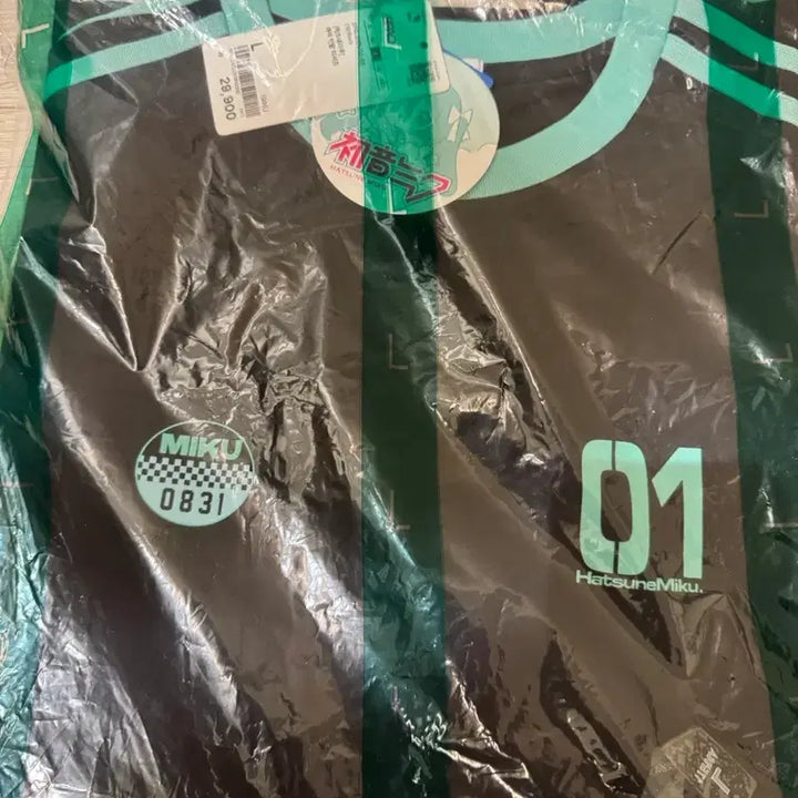 [BUNJANG] SPAO x Hatsune Miku Colorblock Short Sleeve T-Shirt (L) with Photocard / 하츠네 미쿠 스파오 배색 반팔 티셔츠 L (포토카드 포함)