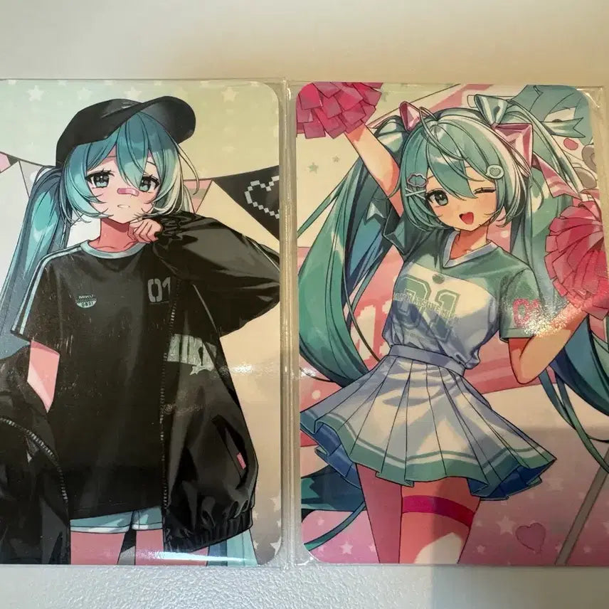 [BUNJANG] SPAO x Hatsune Miku Colorblock Short Sleeve T-Shirt (L) with Photocard / 하츠네 미쿠 스파오 배색 반팔 티셔츠 L (포토카드 포함)