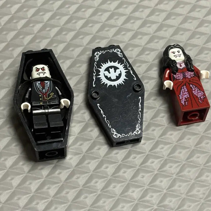 [BUNJANG] Old LEGO Minifigure Vampire Count &amp; Bride Bundle Set / 올드 레고 미니 피규어 뱀파이어 백작 &amp;신부
