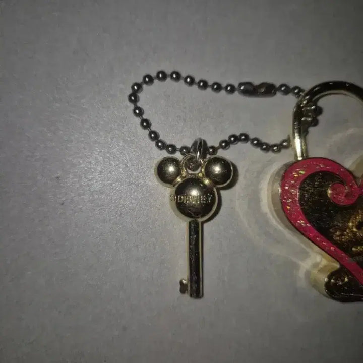 [BUNJANG] Limited Edition Hong Kong Disneyland Heart Lock &amp; Key Set / 고전 한정판 홍콩 디즈니랜드 하트 자물쇠 열쇠 SET 고전문구 고전완구 디즈니