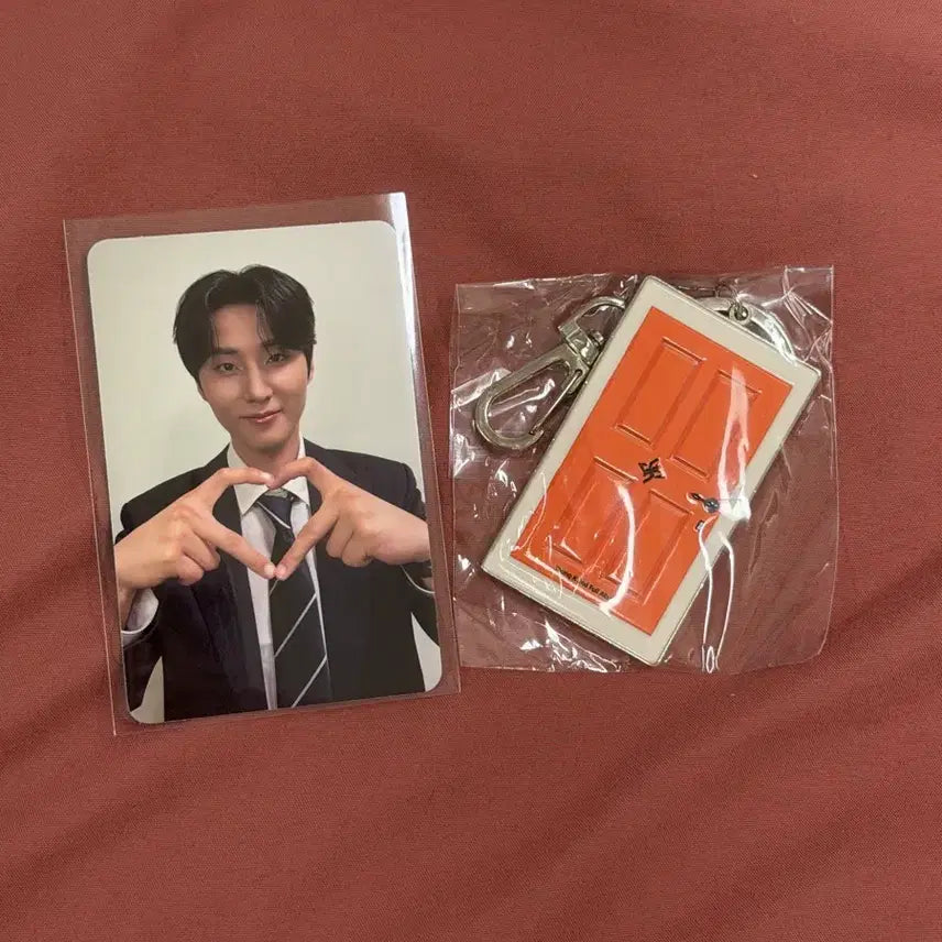 [BUNJANG] Young K Studio Photocard &amp; Studio Keychain Set / 영케이 공방포카 + 공방키링
