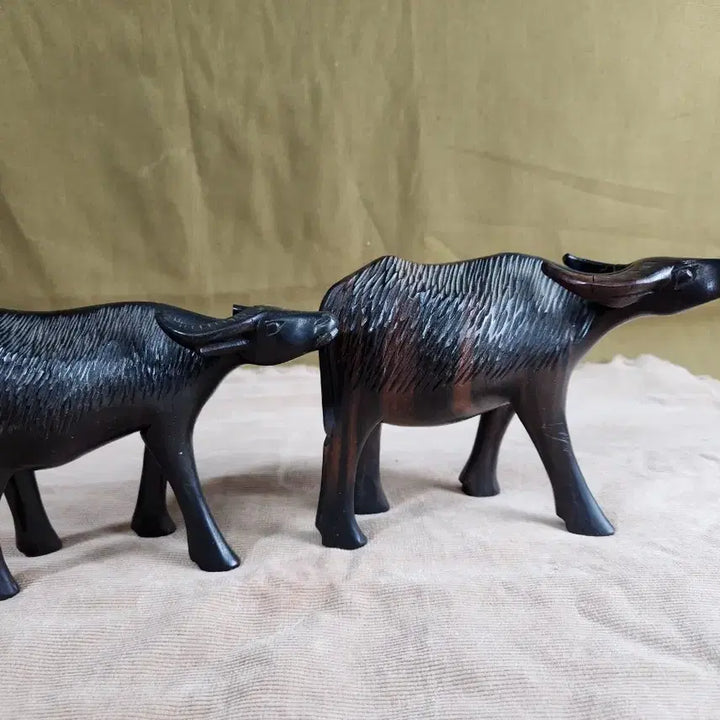 [BUNJANG] Natural Ebony Wood Carving: Two Black Ox Figures / 특수목 천연흑단목 흑소2마리