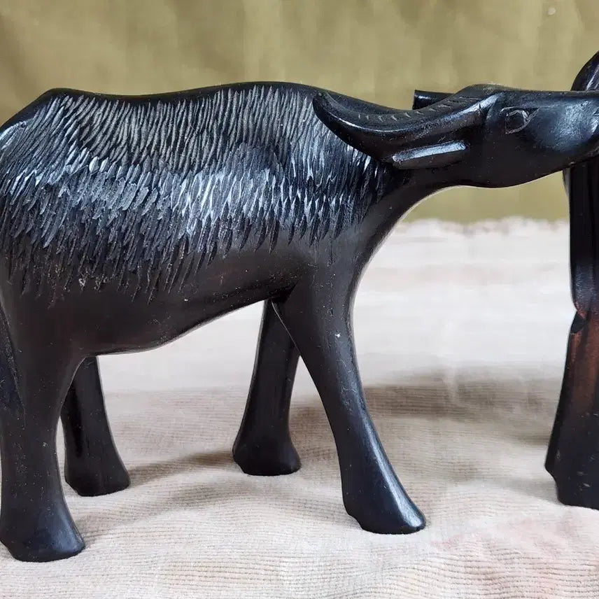 [BUNJANG] Natural Ebony Wood Carving: Two Black Ox Figures / 특수목 천연흑단목 흑소2마리