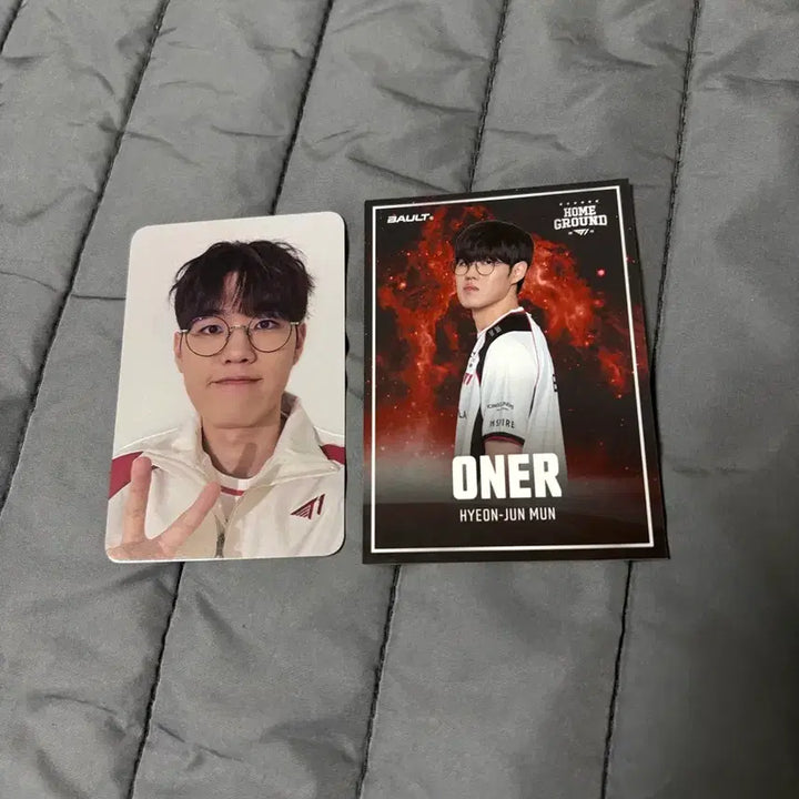 [BUNJANG] T1 Faker Homeground Windbreaker Vault Trading Bundle Set Photocard / [일괄] T1 오너 포카 홈그라운드 바람막이 볼트 트레이딩 티원