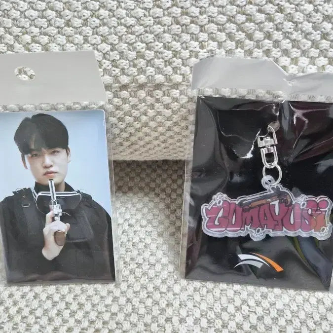 [BUNJANG] HLE Gumayusi Photocard &amp; Acrylic Keyring Bundle Set / 한화생명e스포츠 HLE 구마유시 포카 + 아크릴 키링 (새상품)일괄