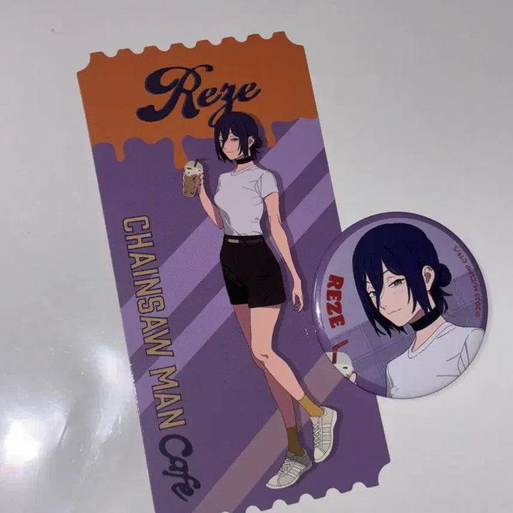 [BUNJANG] Chainsaw Man - The Movie: Reze Cafe Exclusive &amp; Badge / 체인소맨 레제 카페 특전 &amp; 뱃지