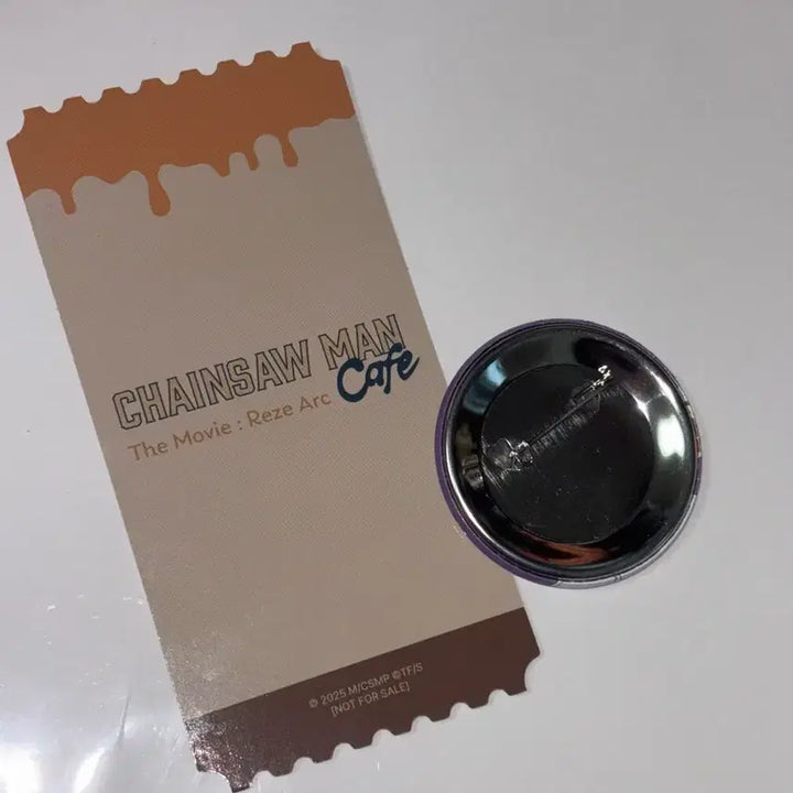 [BUNJANG] Chainsaw Man - The Movie: Reze Cafe Exclusive &amp; Badge / 체인소맨 레제 카페 특전 &amp; 뱃지
