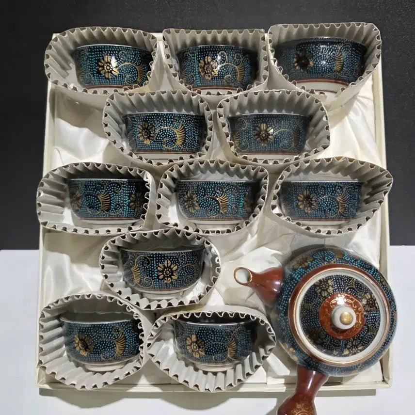 [BUNJANG] Gukok Ceramic 10-Person Tea Set with Floral and Gold Accents / 구곡 도자기 10인 다기셑