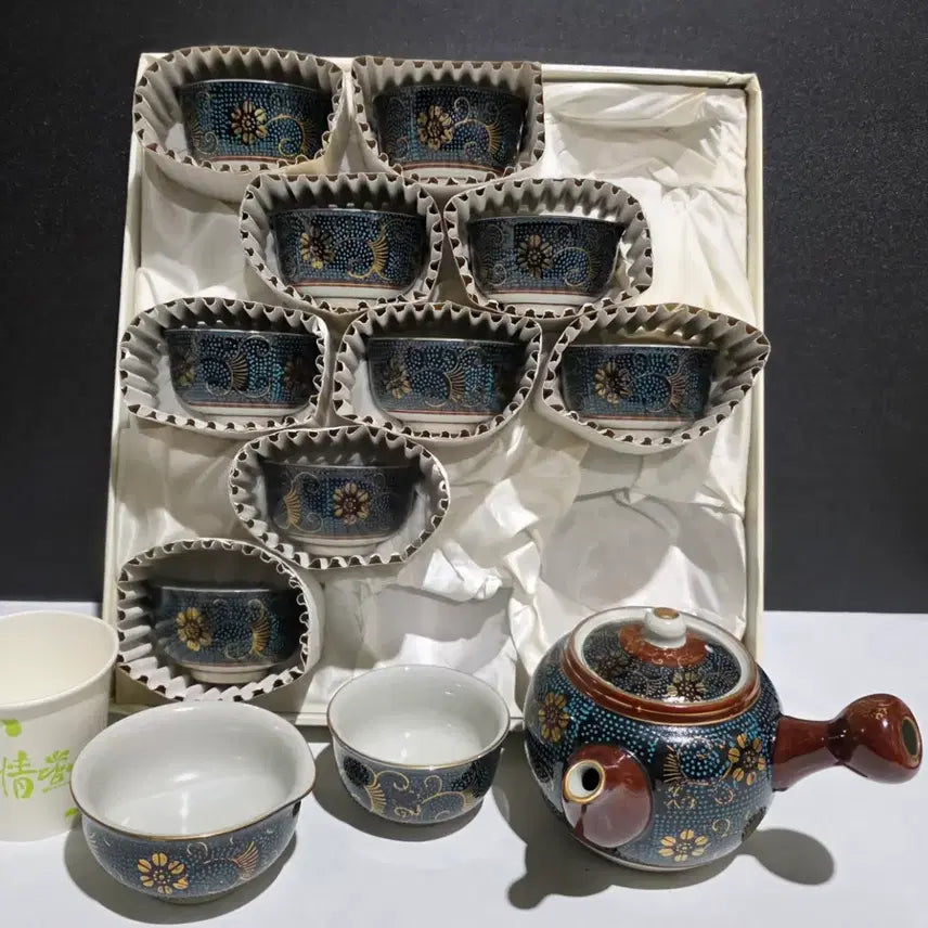[BUNJANG] Gukok Ceramic 10-Person Tea Set with Floral and Gold Accents / 구곡 도자기 10인 다기셑