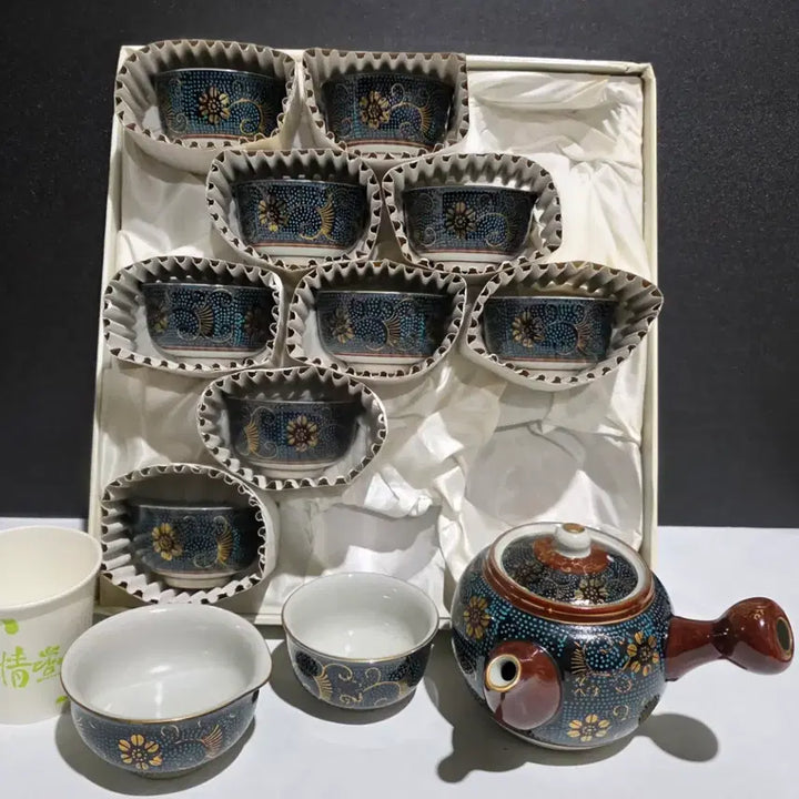 [BUNJANG] Gukok Ceramic 10-Person Tea Set with Floral and Gold Accents / 구곡 도자기 10인 다기셑