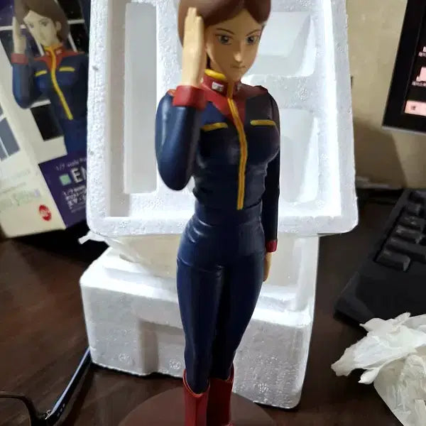 [BUNJANG] Emma Sheen 1/7 Scale Polystone Figure / 건담 엠마 신 1/7폴리스톤 피규어 팝니다.