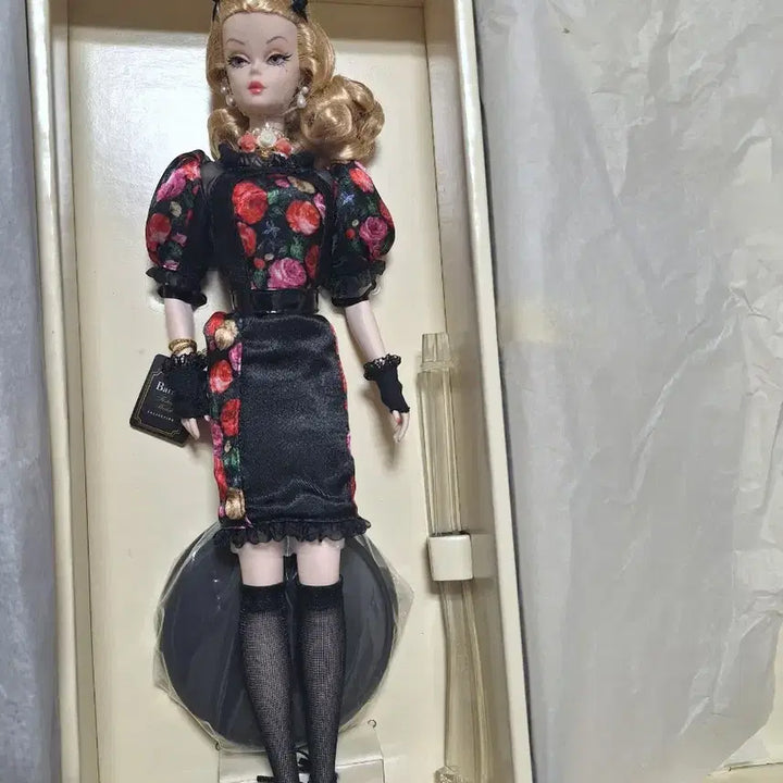 [BUNJANG] Barbie Black Rose Dress Collector Silkstone Fiorella Doll (Sealed) / 바비인형 블랙 로즈 드레스 컬렉터 실크스톤 피오렐라 미개봉