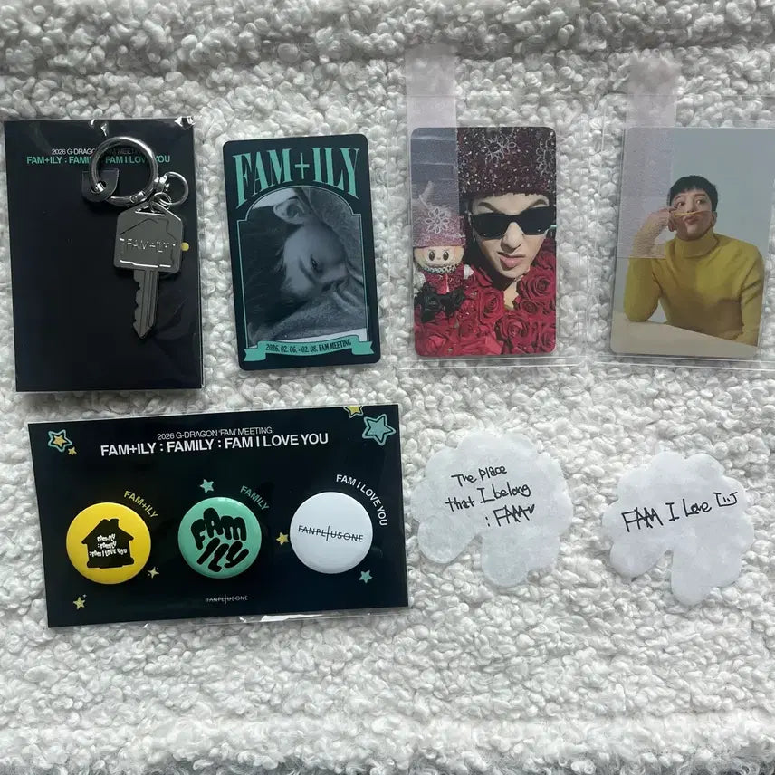 [BUNJANG] G-Dragon Fan Meeting Keyring, Photocard, Can Badge, Admission Gift Bundle Set / 지드래곤 팬미팅 키링 포카 캔뱃지 입장선물 팸존 일괄양도