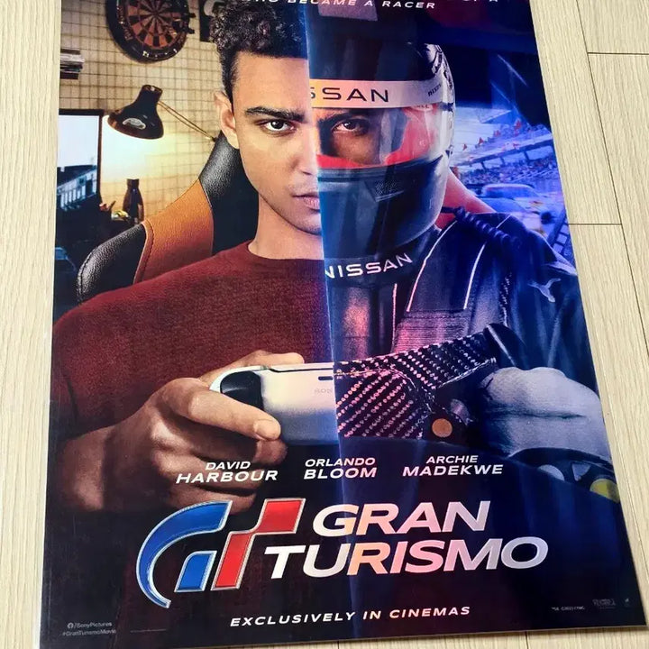 [BUNJANG] Gran Turismo Hologram Poster (A3) Lotte Cinema Special Edition / [초희귀한정판]영화 그란 투리스모 홀로그램 포스터(A3) 롯데시네마 수원 기획전 수퍼플렉스 특별관 포스터