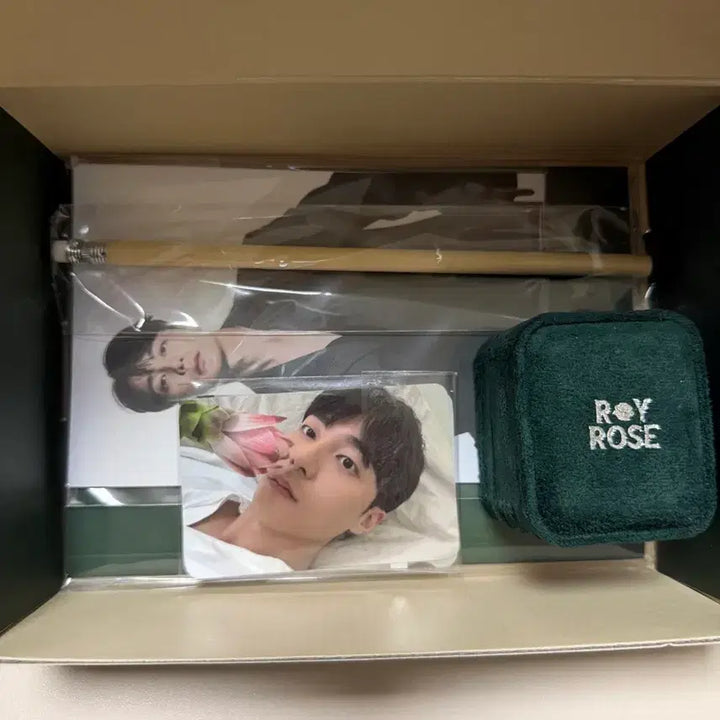 [BUNJANG] Roy Kim 1st Official Fanclub Royrose Membership Kit Full Box / 로이킴 로이로제 1기 팬키트 풀박스