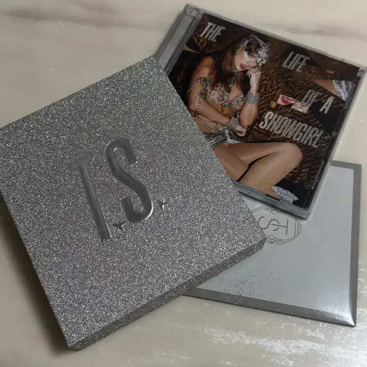 [BUNJANG] Taylor Swift Showgirl Deluxe Limited Edition CD / 테일러 스위프트 쇼걸 디럭스 한정판 cd