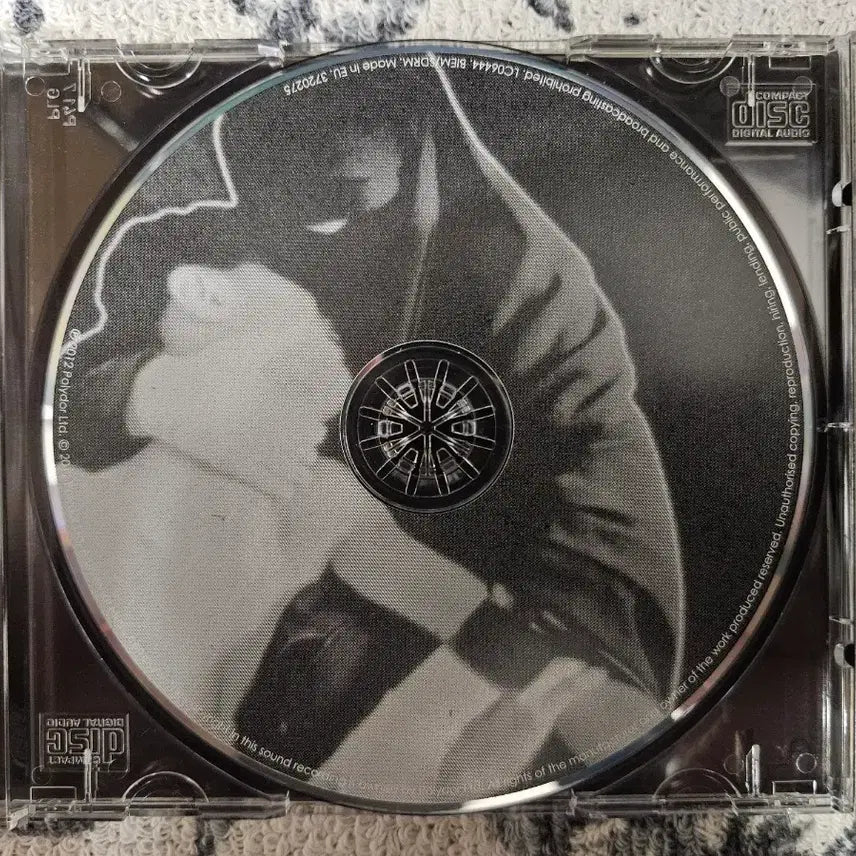 [BUNJANG] Crystal Castles III 1st Press CD / Crystal Castles lll 크리스탈캐슬 3집 CD 초반 판매합니다.