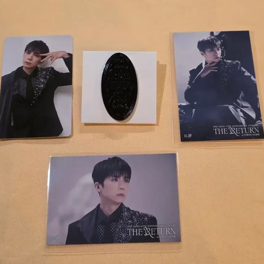 [BUNJANG] 2PM Wooyoung Tokyo Dome The Return Online Photocard &amp; Medal Badge Set / 2pm 우영 도쿄돔더리턴 온라인포카 메달 뱃지