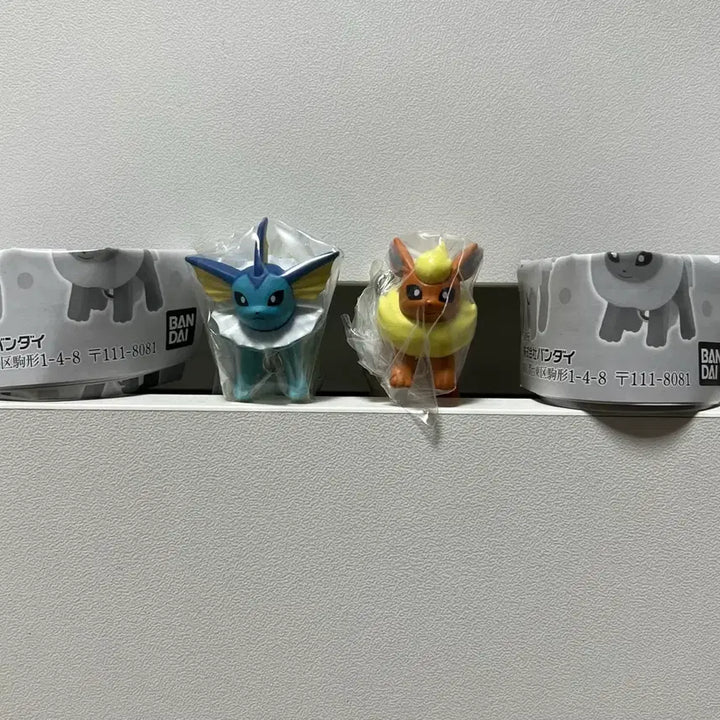 [BUNJANG] Pokemon (Vaporeon, Vaporeon) Connecting Gacha Figures - 2 Types Bundle / 포켓몬스터 (부스터,샤미드) 대롱 데롱 연결 가챠 피규어 2종 일괄 굿즈
