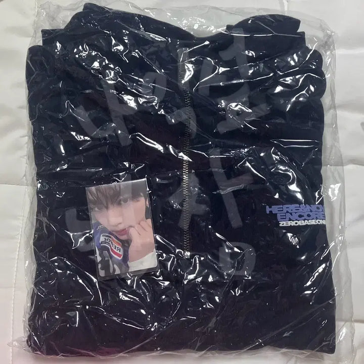 [BUNJANG] ZEROBASEONE Han Yu Jin Rose Quarter Zip-Up Bundle Set with Photocard / [미개봉] 한유진 제베원 MD 집업 포카포함