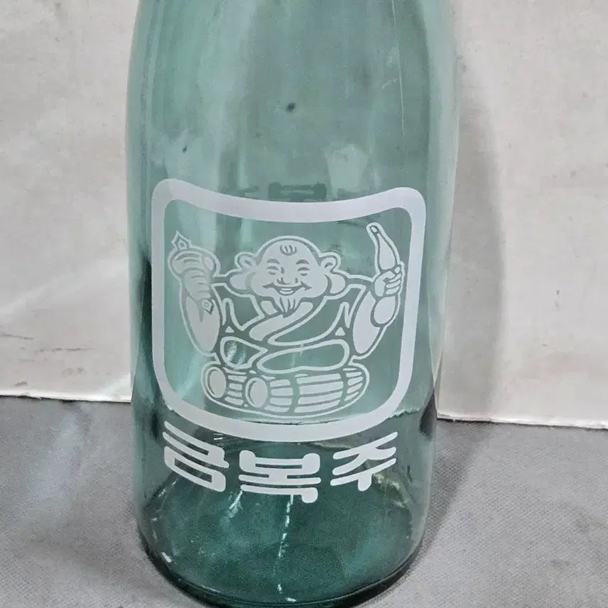 [BUNJANG] Geumbokju Soju Large Bottle 1.8L / 고전병 .옛날 소주병 1.8L의 금복주 소주 댓병