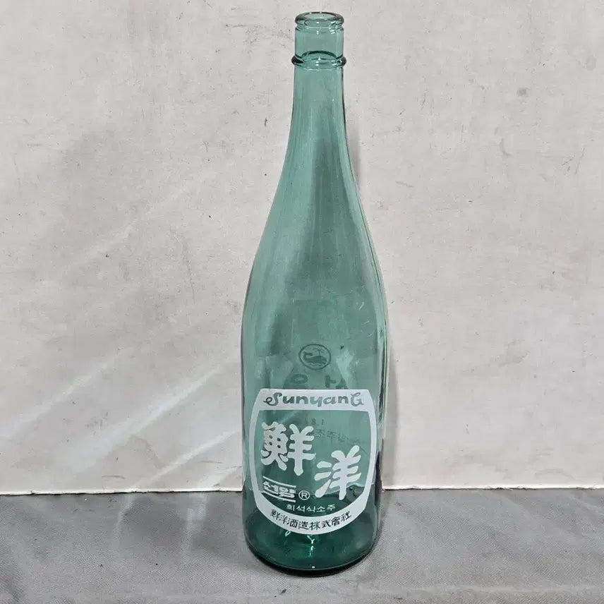 [BUNJANG] Vintage Sunyang Soju Large Bottle (1.8L) / 고전병 .옛날 소주병 1.8L의 선양소주 댓병