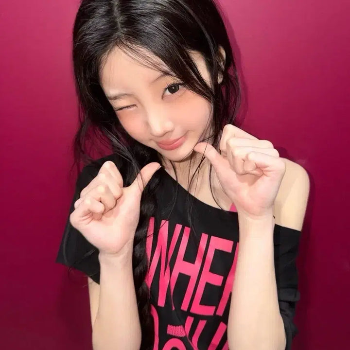 [BUNJANG] ILLIT Wonhee Aram House Short-Sleeve T-Shirt / 아일릿 원희 아람하우스 반팔 티셔츠