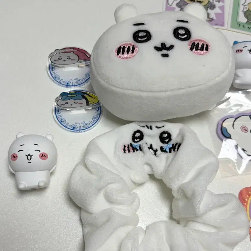 [BUNJANG] Chiikawa Goods Bundle Set (Charms, Figures, Acrylic Stands, Hair Ties, Stickers) / 치이카와 인형 키링, 피규어, 스시 아크릴 스탠드, 머리끈, 스티커 등 세트 일괄 판매