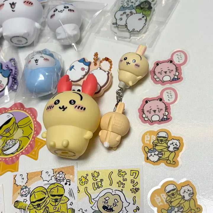 [BUNJANG] Chiikawa Goods Bundle Set (Charms, Figures, Acrylic Stands, Hair Ties, Stickers) / 치이카와 인형 키링, 피규어, 스시 아크릴 스탠드, 머리끈, 스티커 등 세트 일괄 판매
