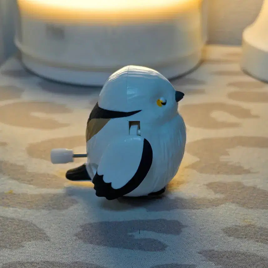 [BUNJANG] Wing-Flapping Bird Gacha Toy / 날개 움직이는 새 가챠