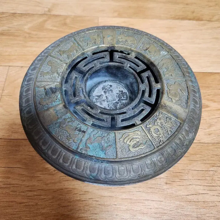[BUNJANG] Chinese Zodiac Bronze Ashtray Antique / 십이지신 문양 청동 재털이 골동품