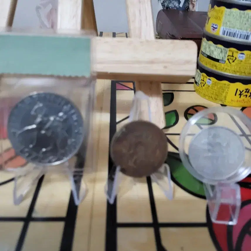 [BUNJANG] Queen Elizabeth II Coronation 10th Anniversary Coin (1977) and Other Coins (Set of 3) / 엘리자베스 2세 즉위 10주년 기념 주화 1977년외 2점