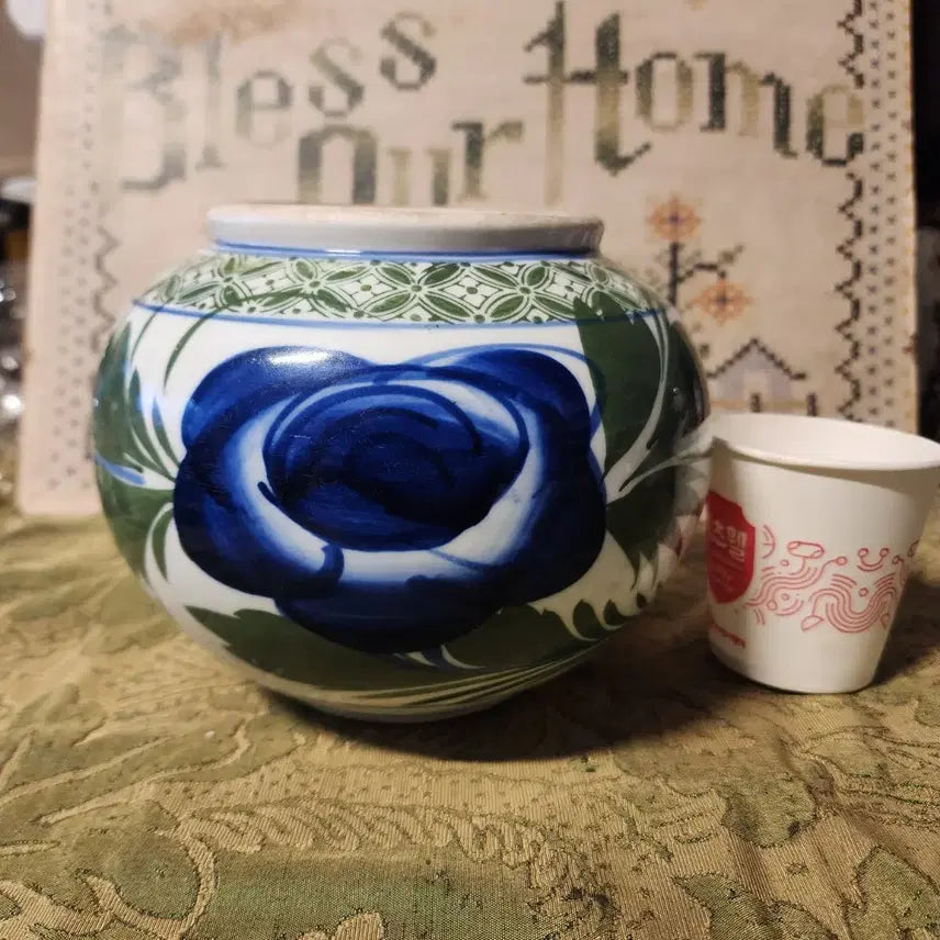 [BUNJANG] Antique Korean Peony Porcelain Vase (Diameter 17cm) / 오래된 아담한 목단단지 지름17cm