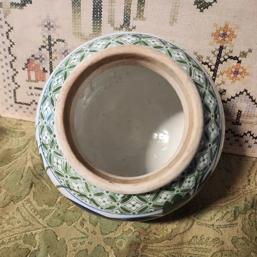 [BUNJANG] Antique Korean Peony Porcelain Vase (Diameter 17cm) / 오래된 아담한 목단단지 지름17cm