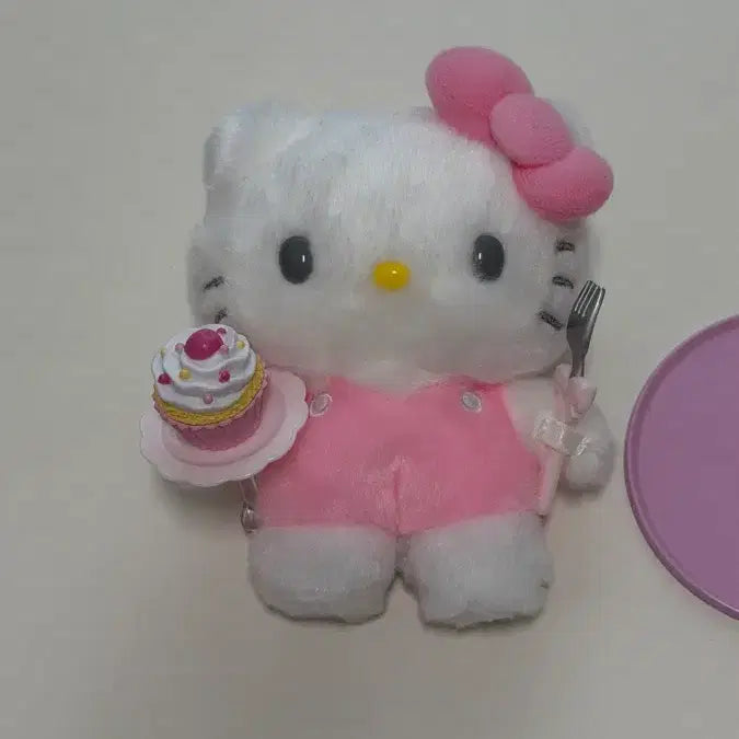 [BUNJANG] Hello Kitty Pitatto S with Cupcake and Fork Charms Set / 헬로키티 피탓토 S + 컵케이크, 포크 장식 2개