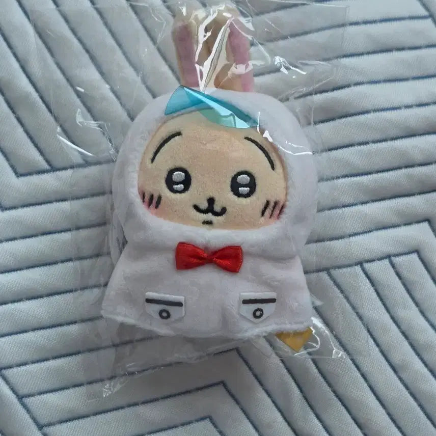 [BUNJANG] Chiikawa Usagi Raincoat Mascot / 치이카와 우사기 비옷 마스코트