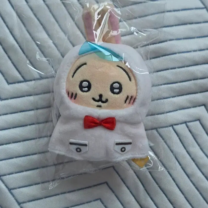 [BUNJANG] Chiikawa Usagi Raincoat Mascot / 치이카와 우사기 비옷 마스코트