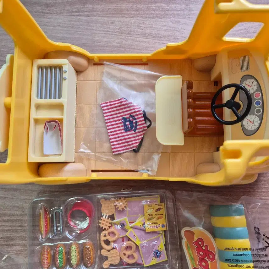 [BUNJANG] Sylvanian Families Hot Dog Van &amp; Hamburger Walnut Squirrel Set / 실바니안 핫도그밴+햄버거호두다람쥐 판매합니다.