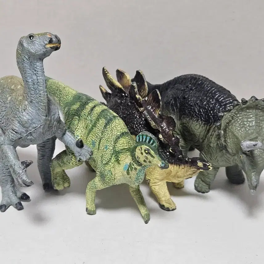[BUNJANG] Safari Ltd. Carnegie Collection Herbivore Dinosaur Figures (4 Types, Vintage) / 사파리 엘티디 카네기 컬렉션 초식 공룡 피규어 4종 일괄 고전완구