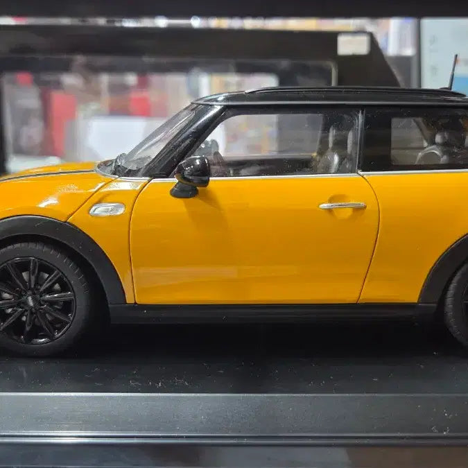 [BUNJANG] 1:18 Scale Mini Cooper Dealer Version Model Car / 1:18  미니쿠퍼 딜러 버전