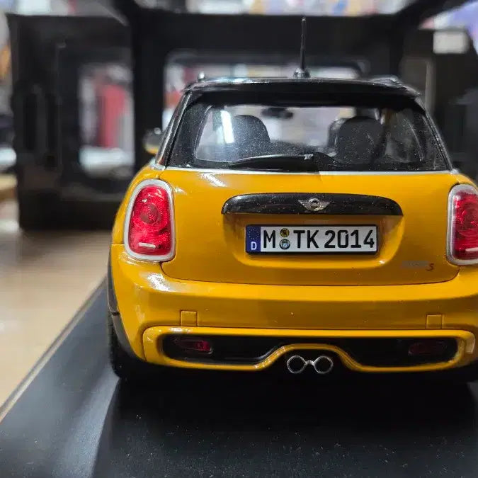 [BUNJANG] 1:18 Scale Mini Cooper Dealer Version Model Car / 1:18  미니쿠퍼 딜러 버전