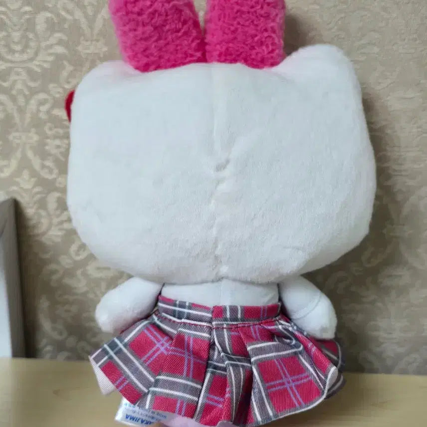 [BUNJANG] Hello Kitty Plush Doll / 헬로키티 인형 팝니다.