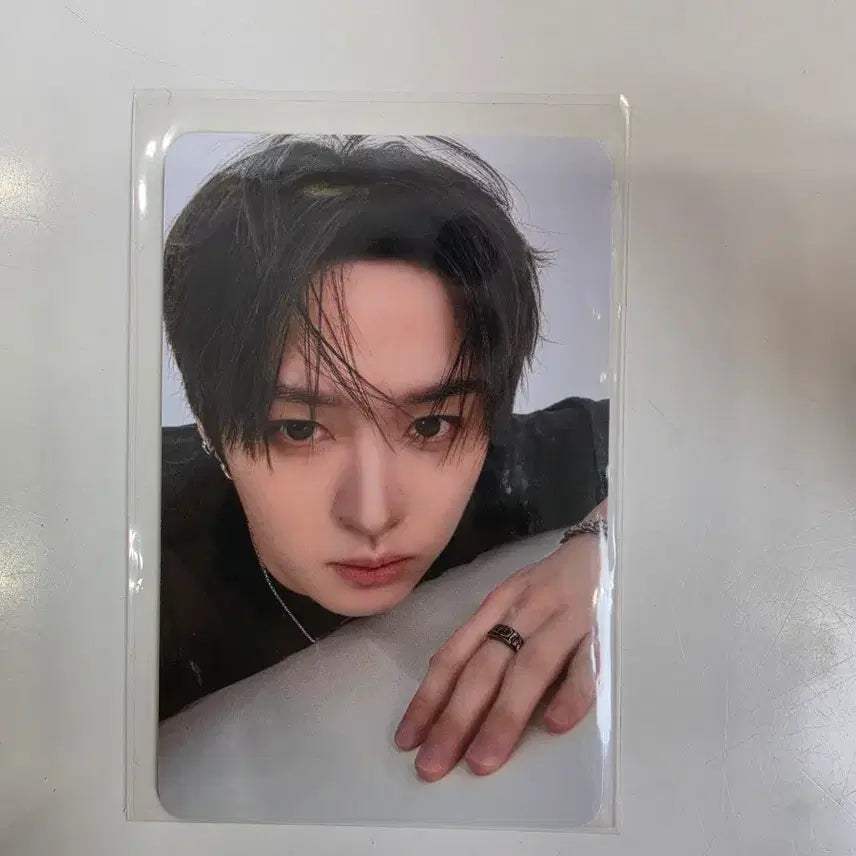 [BUNJANG] Stray Kids Lee Know Rabbit Photocard (30,000 KRW Purchase Benefit) / 스트레이키즈 디스앤댓 팝업 3만원 구매 특전 리노 리빗 포카양도