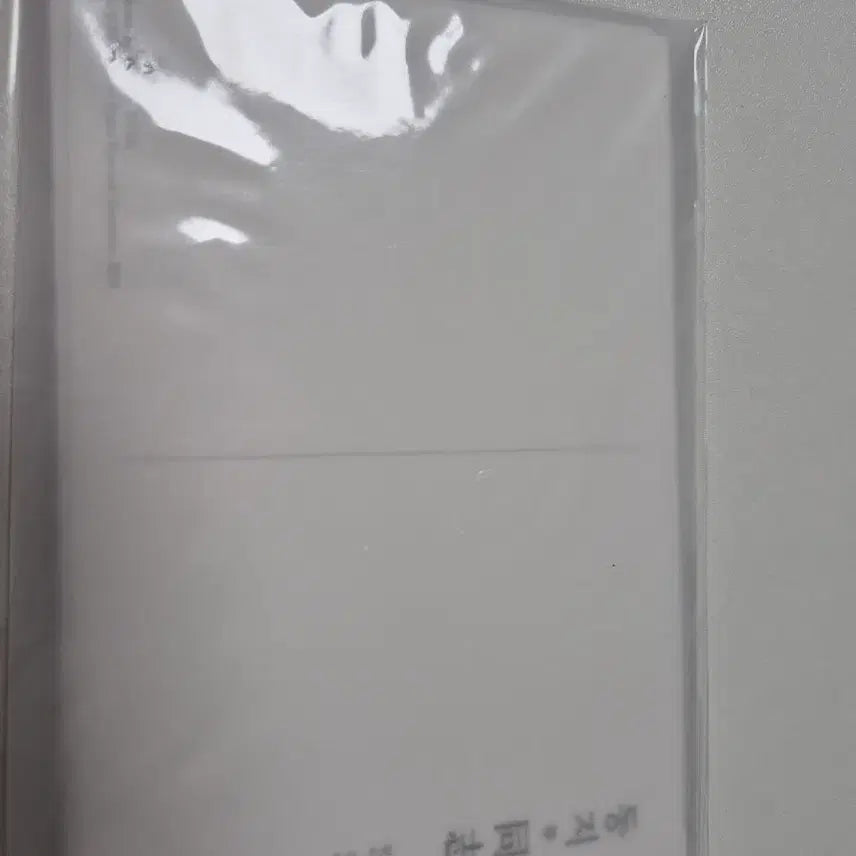 [BUNJANG] Moonbyul Dongji Photobook + Postcard Set / 문별 동지 사진전 포토북 + 엽서 세트