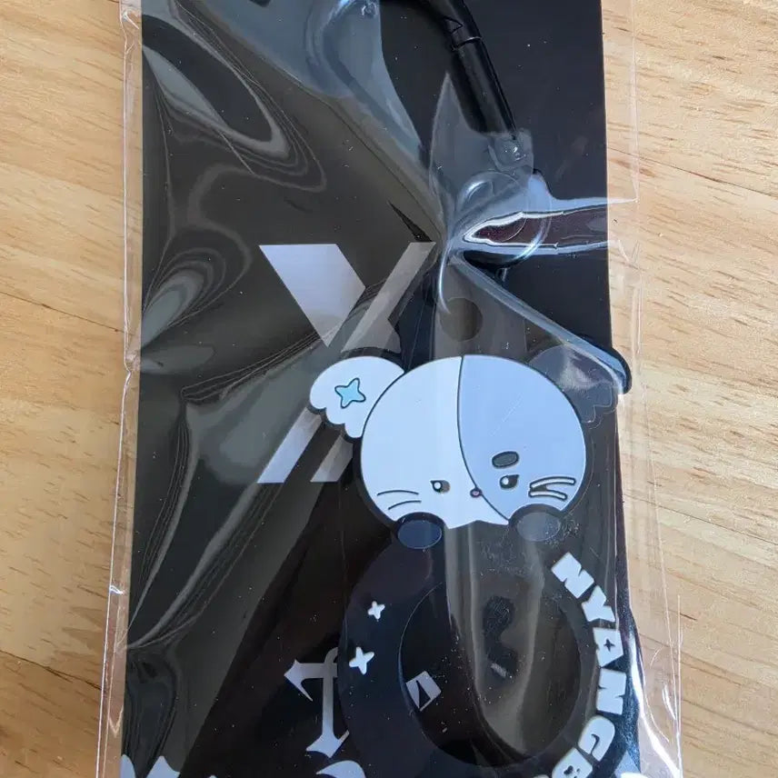 [BUNJANG] Xdinary Heroes Nyangdu Bottle Holder Keychain (Sealed) / 미개봉 새상품>Xdinary Heroes 엑디즈 냥듀 보틀 홀더 키링