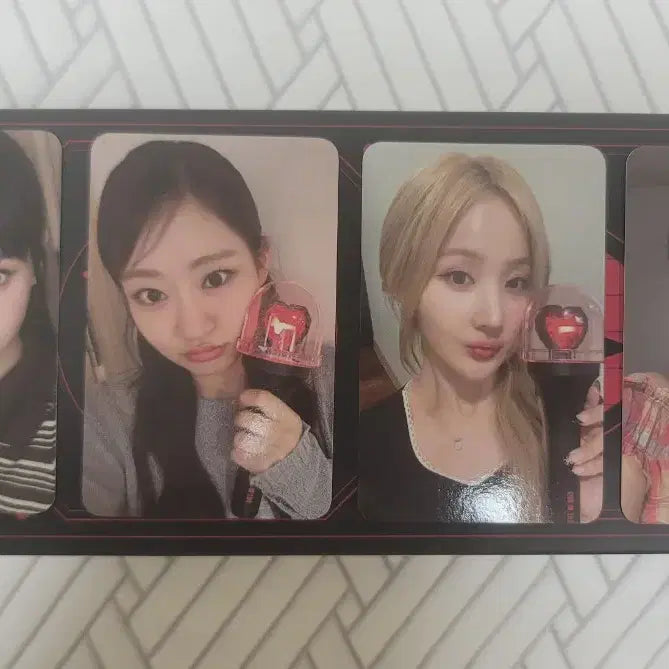 [BUNJANG] KISS OF LIFE Lightstick + Photocard / 키스오브라이프 응원봉 (키오라) + 포카 팝니다 (포토카드)